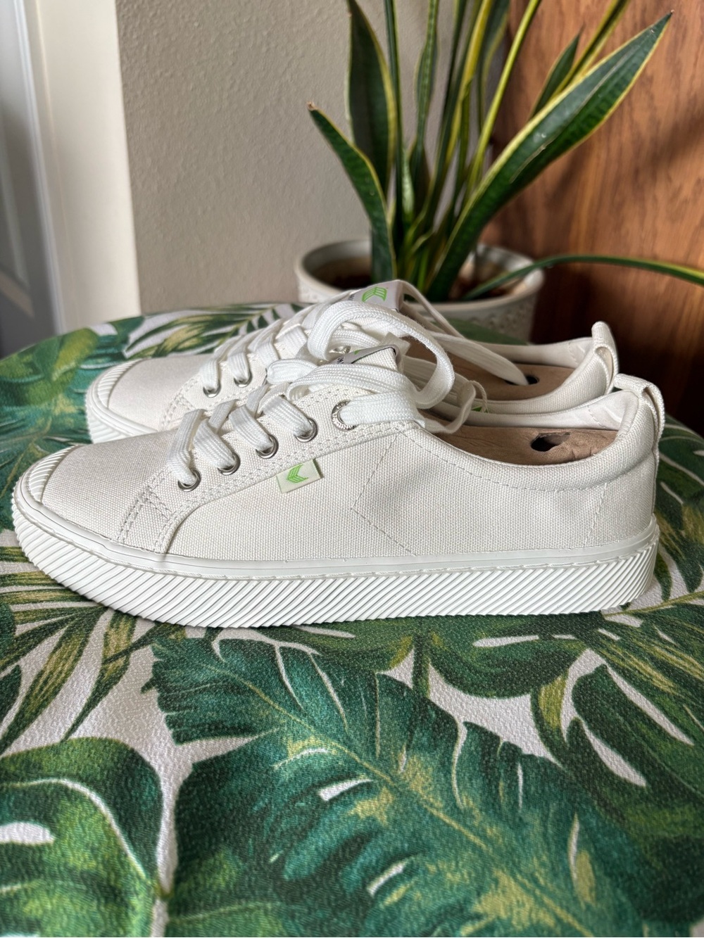 Cariuma The OCA Off-white Sneakers NWT - Picture 2 of 9